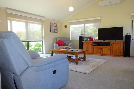 Photo of property in 11 Te Awa Street, Foxton Beach, Foxton, 4815