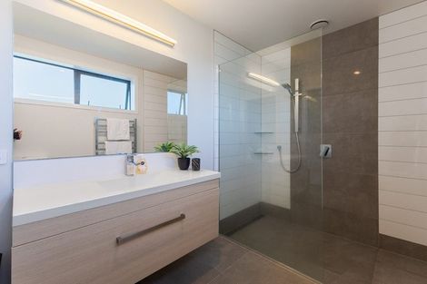 Photo of property in 21 Ferndale Drive, Waikanae, 5036