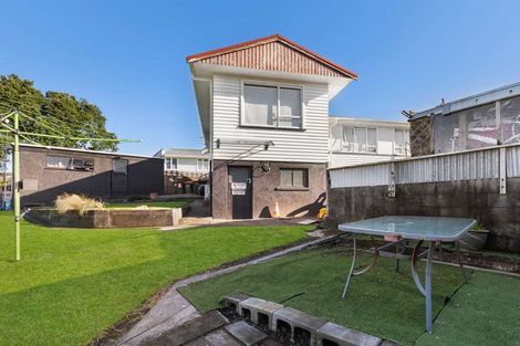 Photo of property in 18 Endeavour Street, Marfell, New Plymouth, 4310