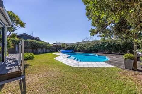 Photo of property in 129 Seaview Road, Paraparaumu Beach, Paraparaumu, 5032