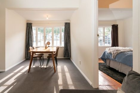 Photo of property in 225 Sutherland Road, Lyall Bay, Wellington, 6022