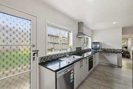 Photo of property in 1/57 Chartwell Avenue, Glenfield, Auckland, 0629
