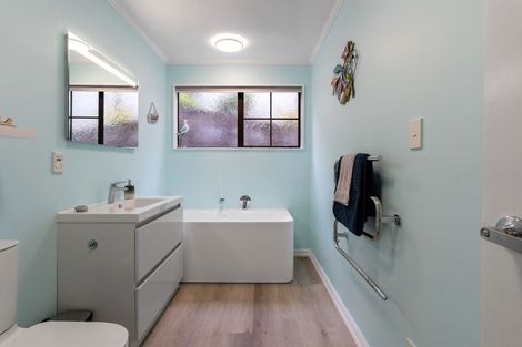 Photo of property in 16 Ordley Grove, Tawa, Wellington, 5028