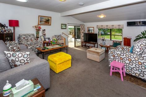 Photo of property in 100d Waverley Place, Whangamata, 3620