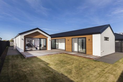 Photo of property in 94 Sarabande Avenue, Redwood, Christchurch, 8051