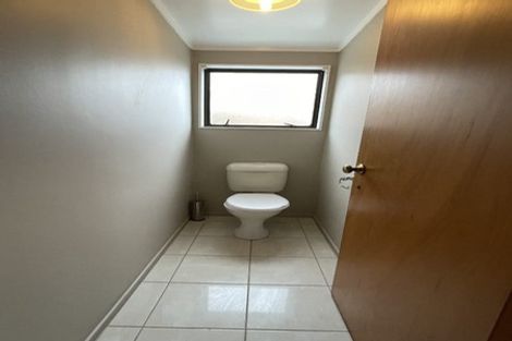 Photo of property in 1/14 Strabo Place, Windsor Park, Auckland, 0632