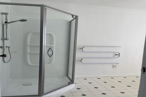 Photo of property in 15 Cliff View Drive, Green Bay, Auckland, 0604