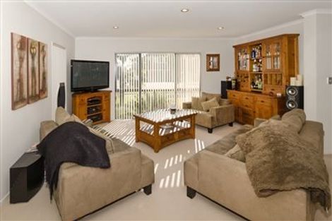 Photo of property in 24 Corsica Way, Karaka, Papakura, 2113