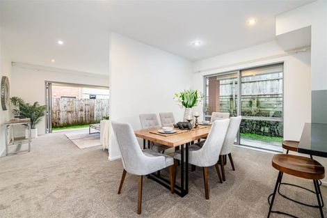 Photo of property in 17 Midhurst Avenue, Henderson, Auckland, 0612
