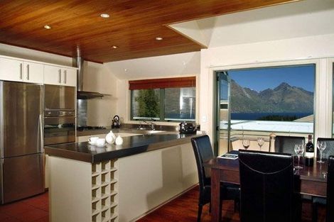Photo of property in 6a Kent Street, Queenstown, 9300