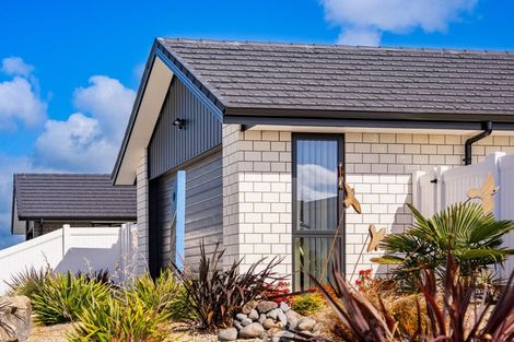 Photo of property in 4 Te Taniwha Road, One Tree Point, 0118