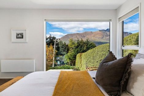 Photo of property in 1 Arawata Terrace, Fernhill, Queenstown, 9300