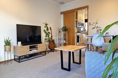 Photo of property in 2/54 Titirangi Road, New Lynn, Auckland, 0600