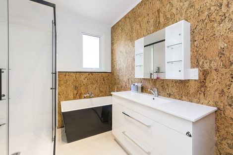 Photo of property in 37 Waterloo Crescent, Hokowhitu, Palmerston North, 4410