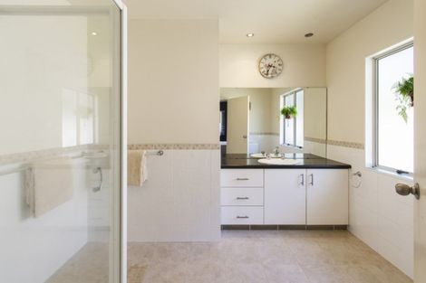 Photo of property in 21 Gardone Terrace, Conifer Grove, Takanini, 2112