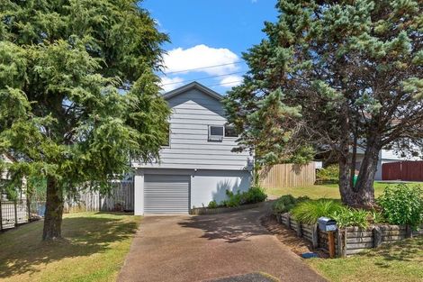 Photo of property in 1/76 Totaravale Drive, Totara Vale, Auckland, 0629