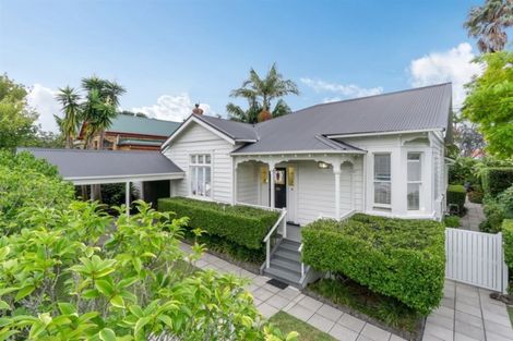 Photo of property in 33 Summer Street, Stanley Point, Auckland, 0624