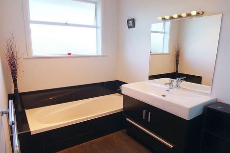 Photo of property in 11 Kenilworth Road, Oamaru North, Oamaru, 9400