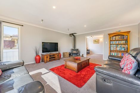 Photo of property in 77 Sunbrae Drive, Silverstream, Upper Hutt, 5019