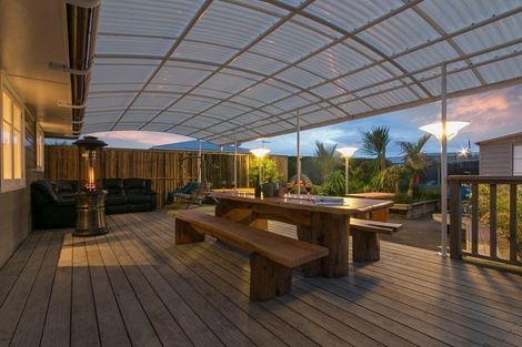 Photo of property in 100 Swanson Road, Henderson, Auckland, 0610