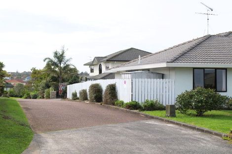 Photo of property in 16 Vesca Place, Golflands, Auckland, 2013