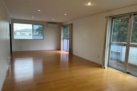 Photo of property in 8 Leatham Crescent, Opaheke, Papakura, 2113