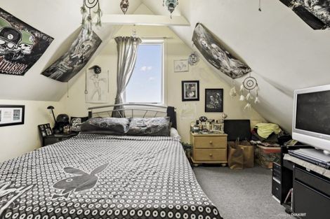 Photo of property in 17 Fitzpatrick Street, Newlands, Wellington, 6037