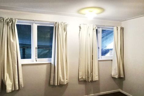 Photo of property in 10 Fowey Avenue, Te Atatu South, Auckland, 0610