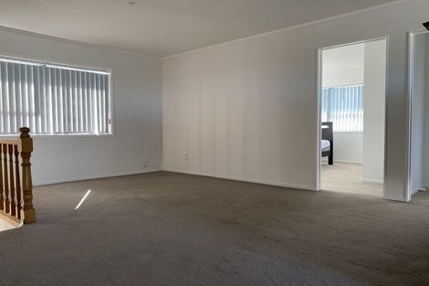 Photo of property in 34 Pahi Place, West Harbour, Auckland, 0618