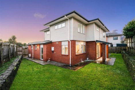 Photo of property in 17 Midhurst Avenue, Henderson, Auckland, 0612