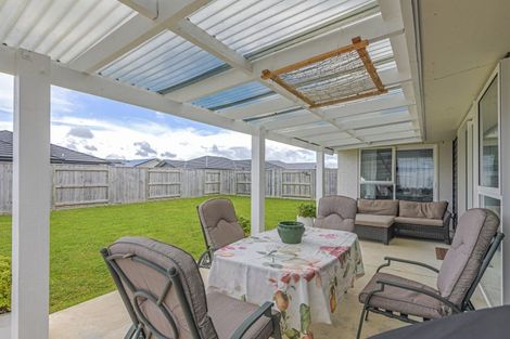 Photo of property in 96 Johnstone Drive, Fitzherbert, Palmerston North, 4410