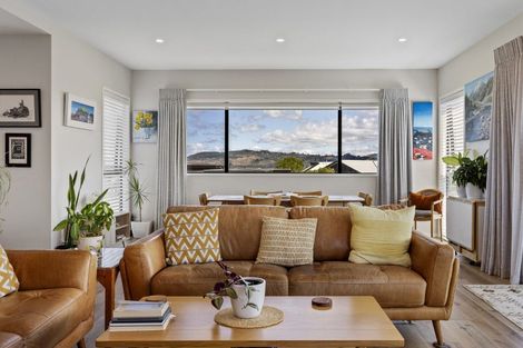 Photo of property in 14 Pukenamu Road, Rainbow Point, Taupo, 3330