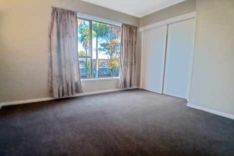 Photo of property in 36 James Evans Drive, Northcote, Auckland, 0627