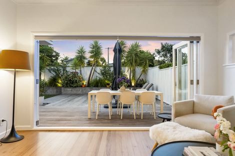 Photo of property in 1/439 Point Chevalier Road, Point Chevalier, Auckland, 1022