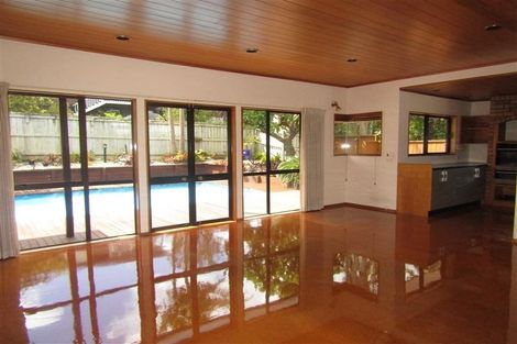 Photo of property in 1/50 Masterton Road, Rothesay Bay, Auckland, 0630