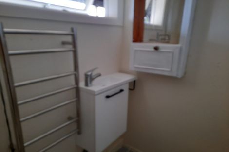 Photo of property in 321 Glenfield Road, Glenfield, Auckland, 0629