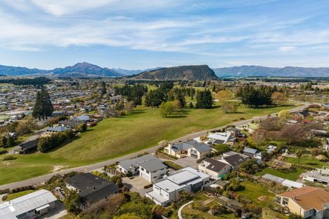 Photo of property in 15 Faulks Terrace, Wanaka, 9305