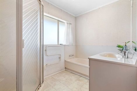 Photo of property in 1/10 Clevedon Road, Papakura, 2110
