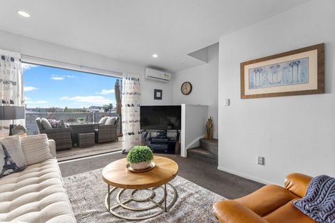 Photo of property in 2/13 Pannill Place, Oteha, Auckland, 0632