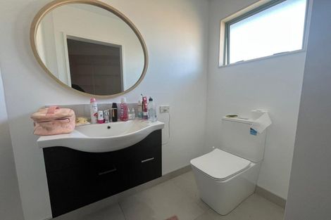 Photo of property in 2/10 Nadine Place, Mangere Bridge, Auckland, 2022