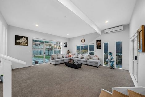 Photo of property in 10 San Fernando Way, Henderson, Auckland, 0612