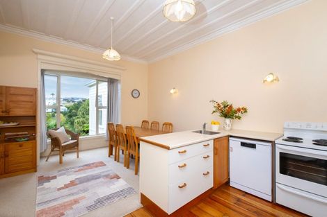 Photo of property in 13 Roslyn Road, Bluff Hill, Napier, 4110