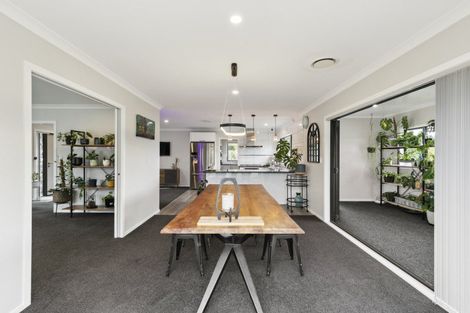 Photo of property in 32 Mervyn Kemp Drive, Tawa, Wellington, 5028