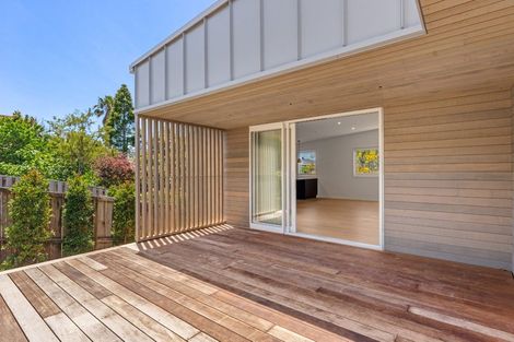 Photo of property in 1/37 Parr Terrace, Castor Bay, Auckland, 0620