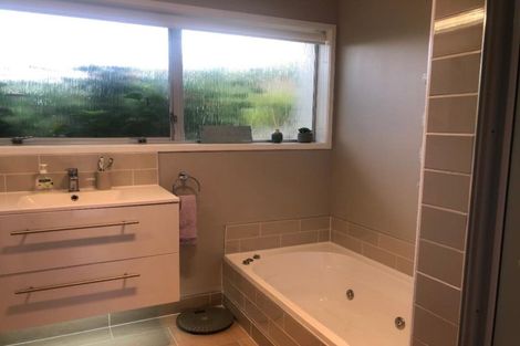 Photo of property in 8 Newcastle Road, Dinsdale, Hamilton, 3204