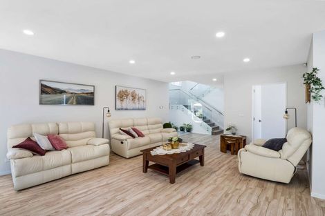 Photo of property in 6 Kahu Close, Orewa, 0931