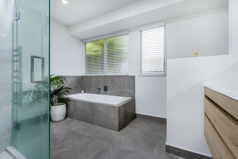 Photo of property in 1/348 Glenfield Road, Glenfield, Auckland, 0629