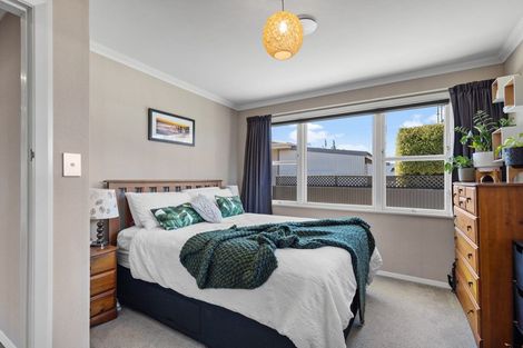 Photo of property in 2 Anzio Place, Awapuni, Palmerston North, 4412