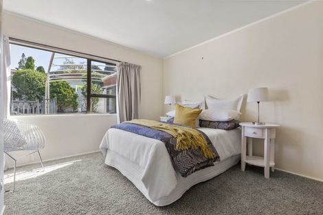 Photo of property in 203 Chelsea View Drive, Chatswood, Auckland, 0626