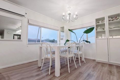 Photo of property in 1/8 Flaunty Place, West Harbour, Auckland, 0618